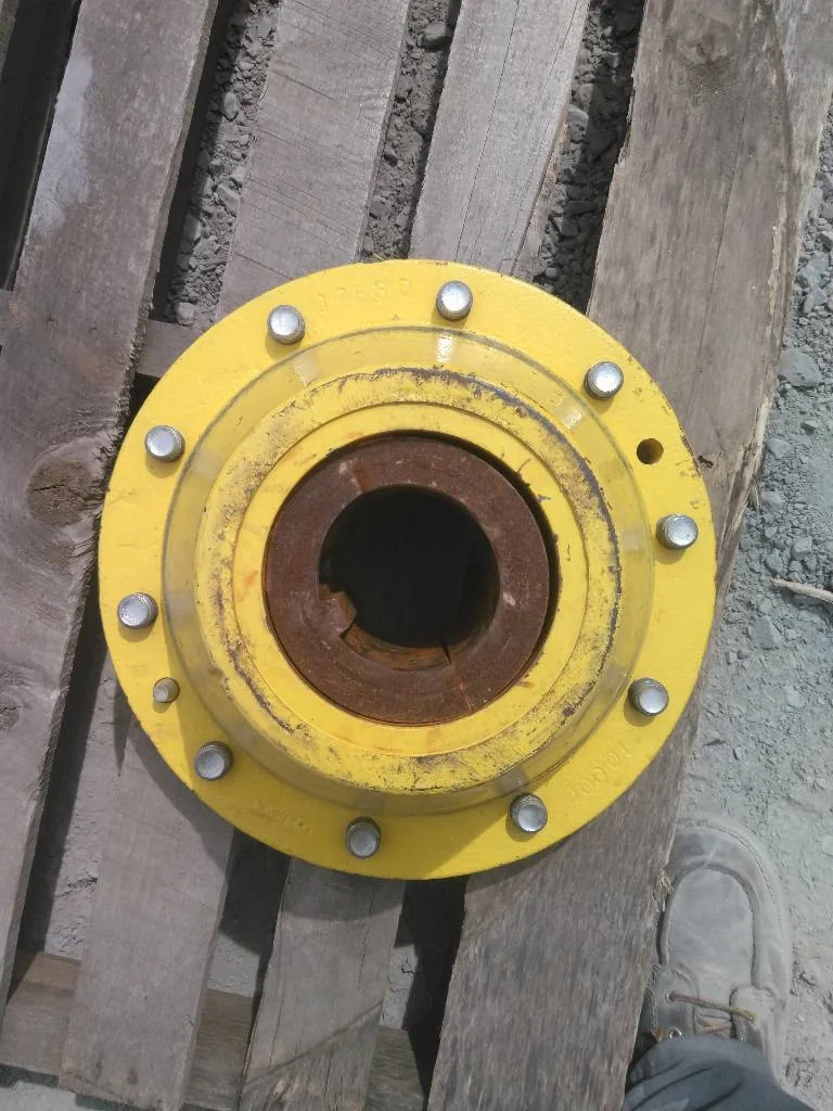 Used 1000E20MY (10-13.19-11.07) John Deere Hub (All Hardware Included)