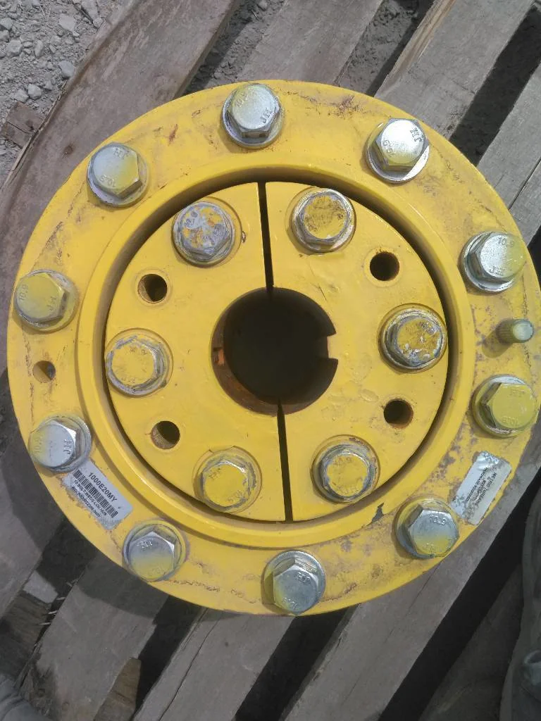 Used 1000E20MY (10-13.19-11.07) John Deere Hub (All Hardware Included) image 2