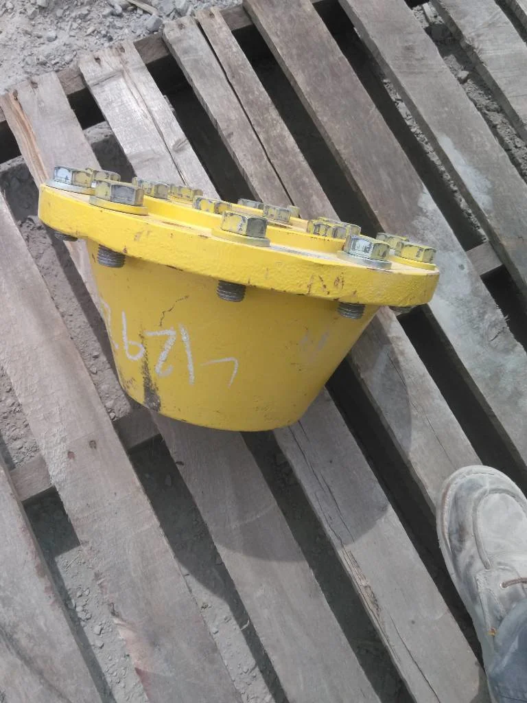 Used 1000E20MY (10-13.19-11.07) John Deere Hub (All Hardware Included) image 3