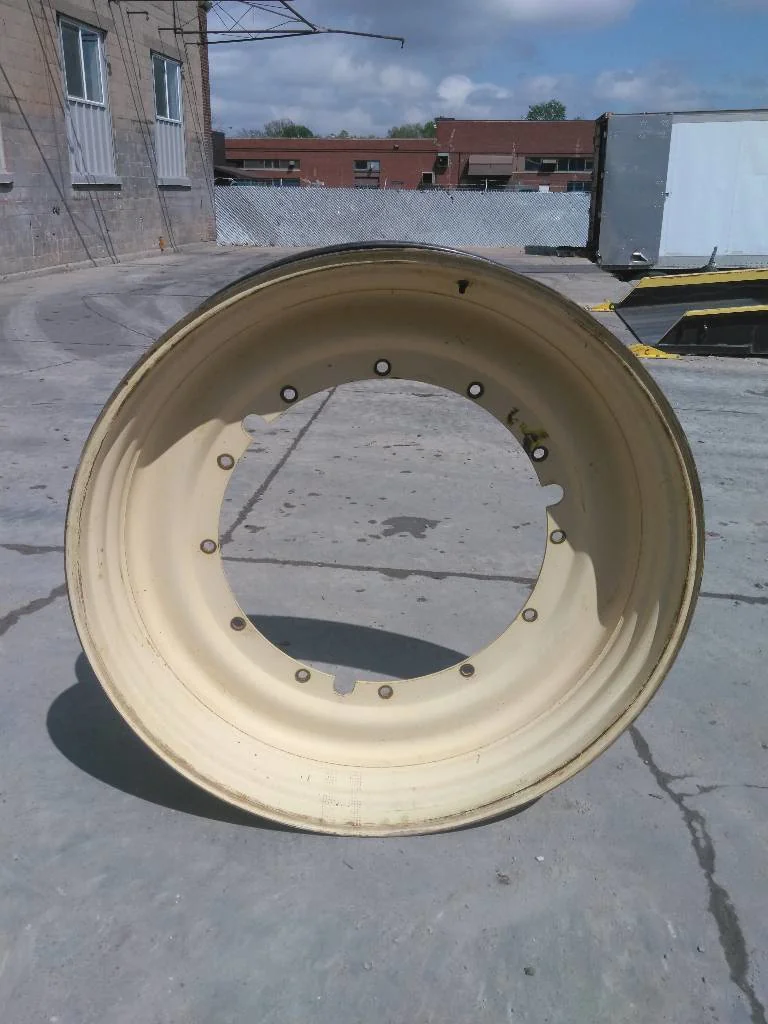 Used 10 x 50 (12-32.047-30.078) Titan John Deere Rim & Rail ( Rust, Scratches, Faded Paint) image 3