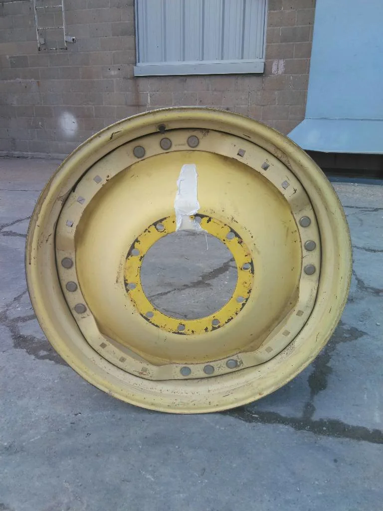 Used 10 x 34 (10-13.19-11.07) Titan Waffle 3 Bolt/Disc John Deere (Rusty, Scratches, Faded Paint) image 2