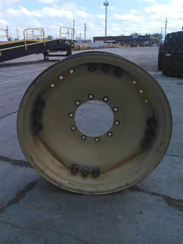 Used 10 x 34 (10-13.19-11.07) Titan Waffle 3 Bolt/Disc John Deere (Rusty, Scratches, Faded Paint) image 3