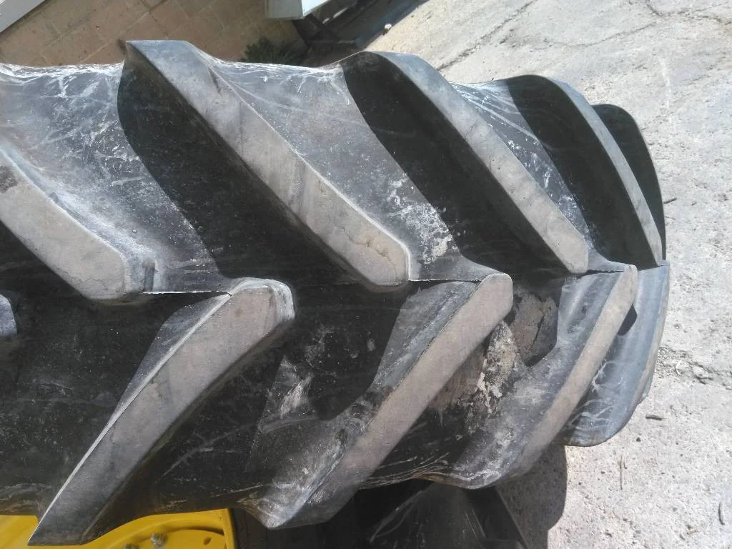 Used 480/70R34 143D Michelin Omnibib TL R-1W 85-90% On 15 x 34 (12-16.732-14.620) Waffle 3 Bolt/Disc image 3
