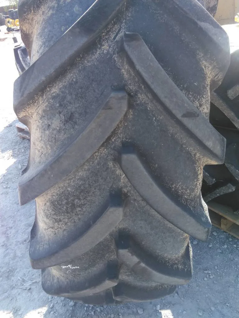 Used 620/70R38 170A8 Michelin MegaXBib TL R-1W 90-95% On 18 x 38 10-13.19-11.07) Sprayer Wheel image 2