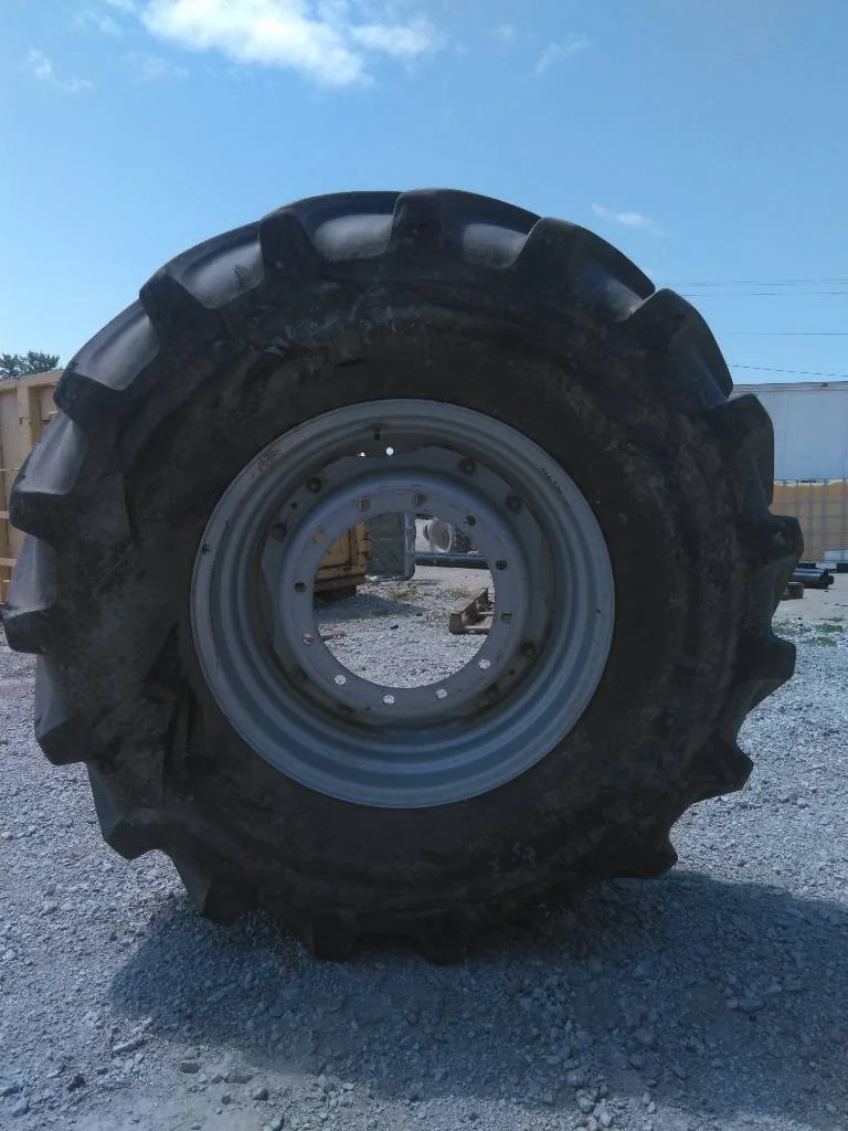 Used 600/70R30 158D Firestone Maxi Traction TL R-1W 80-85% In 20 x 30 12-16.732-14.620 Waffle 2 Bolt image 3