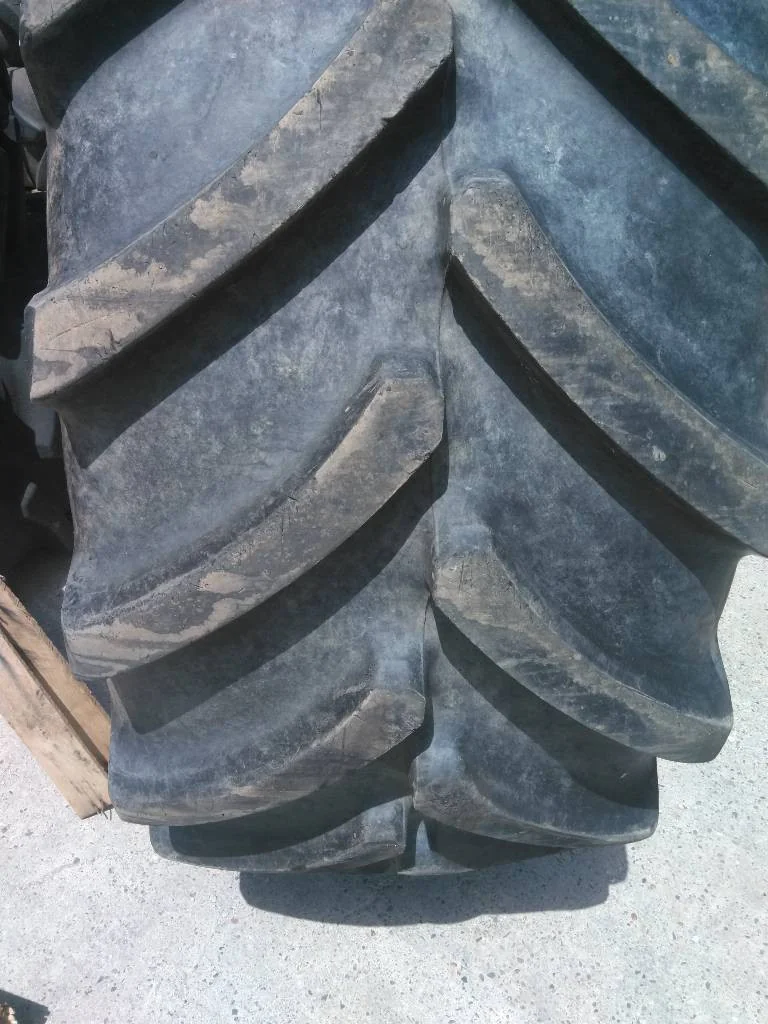 Used 600/70R30 158D Firestone Maxi Traction TL R-1W 80-85% In 20 x 30 12-16.732-14.620 Waffle 2 Bolt image 4