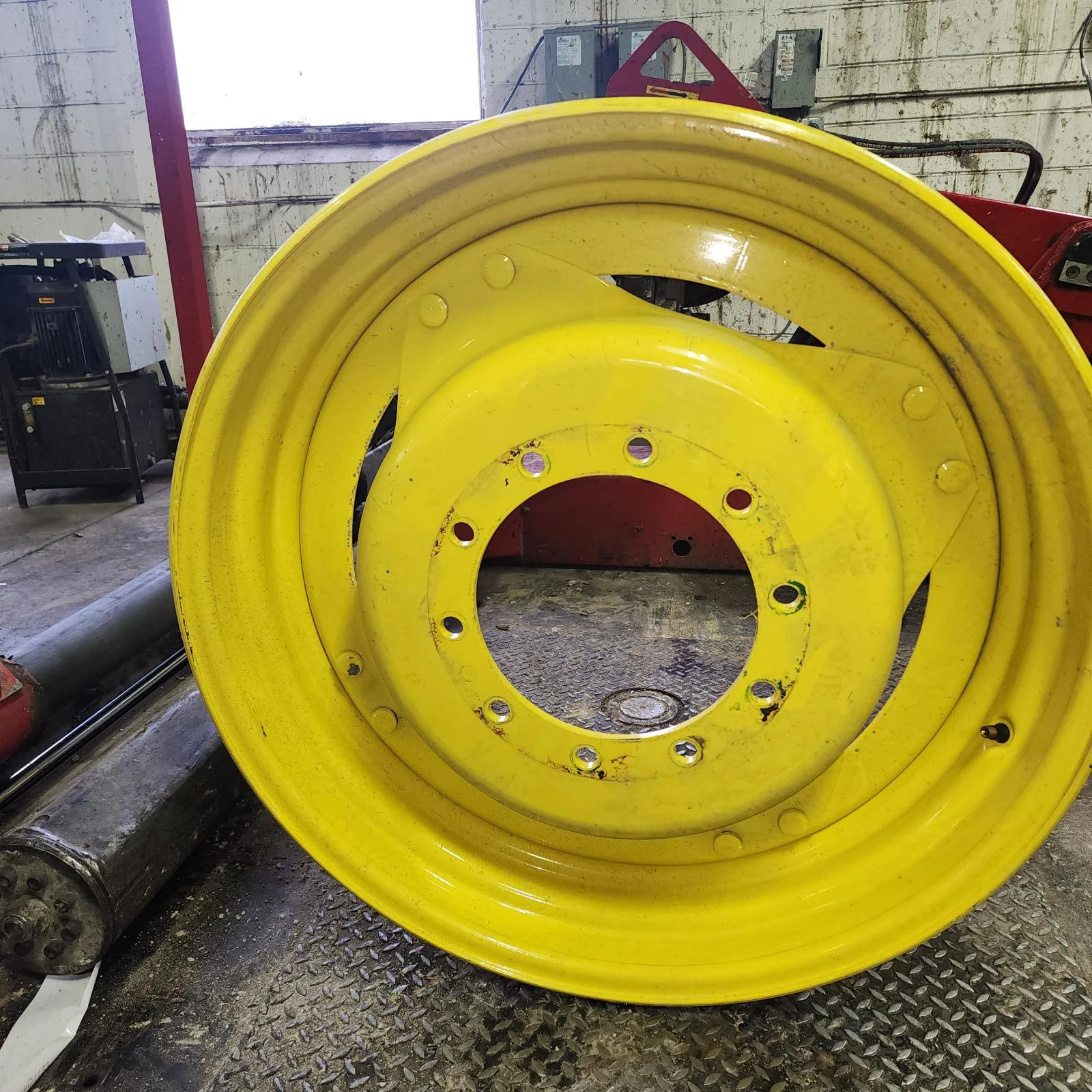Used 13 X 34 10-13.19-11.07 4/2 Rail Yellow Wheel w/ Disc image 3