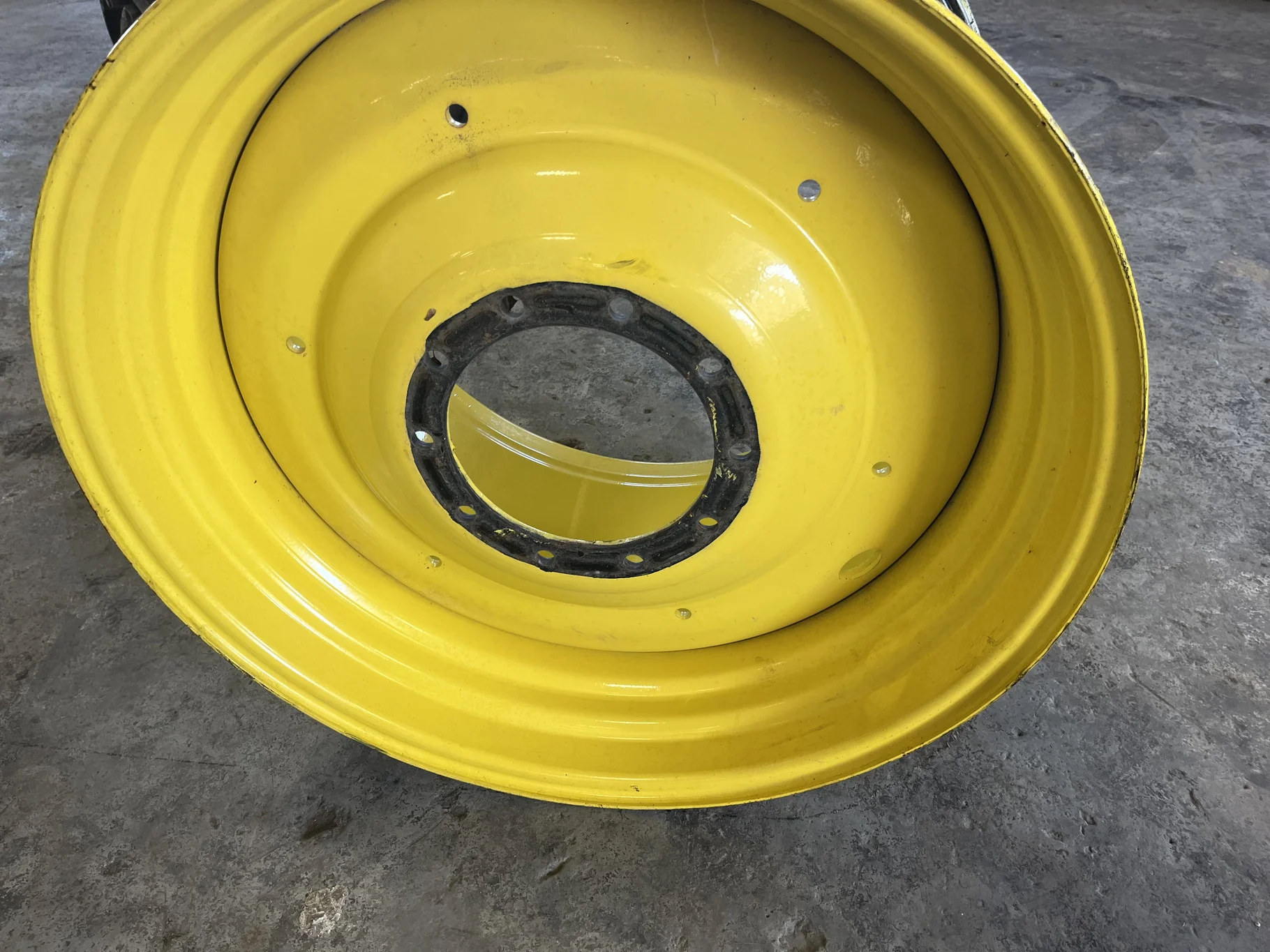 Used 27 X 38 10-13.189-11.070 Dual Yellow Wheel image 3