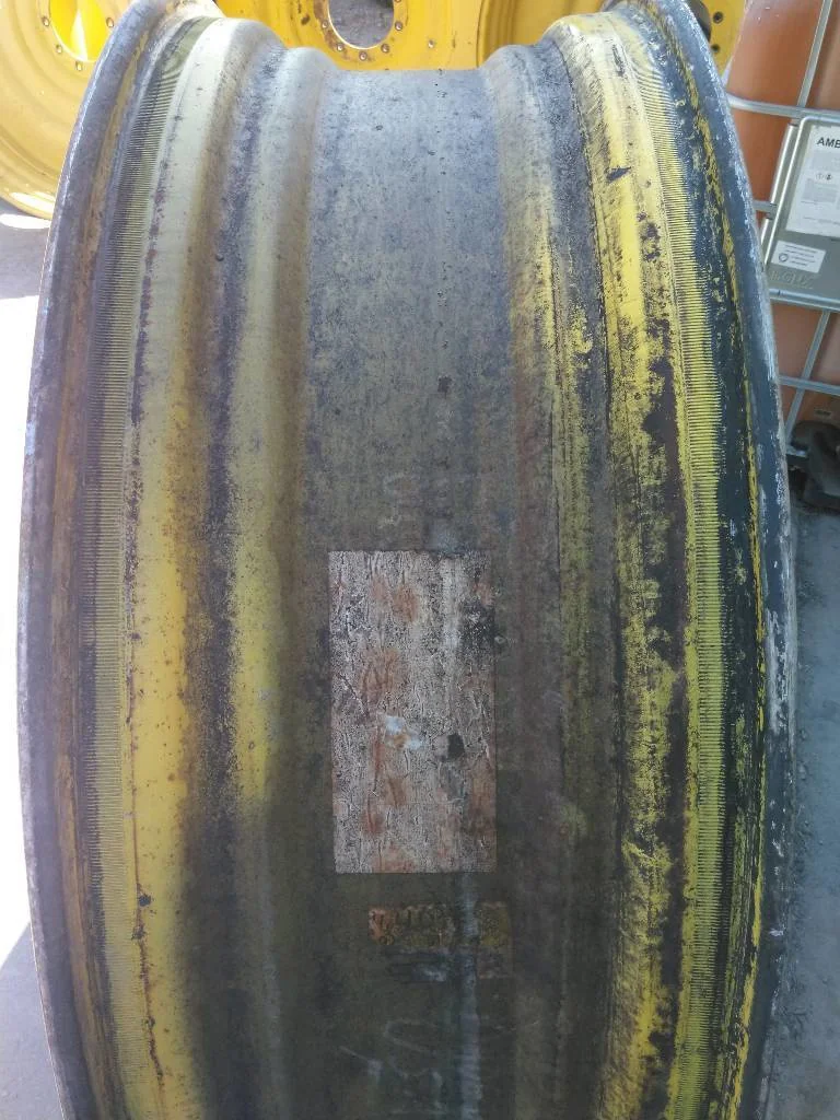 Used 15 x 50 (10-13.19-11.07) Titan John Deere Dual (Scratches) image 3