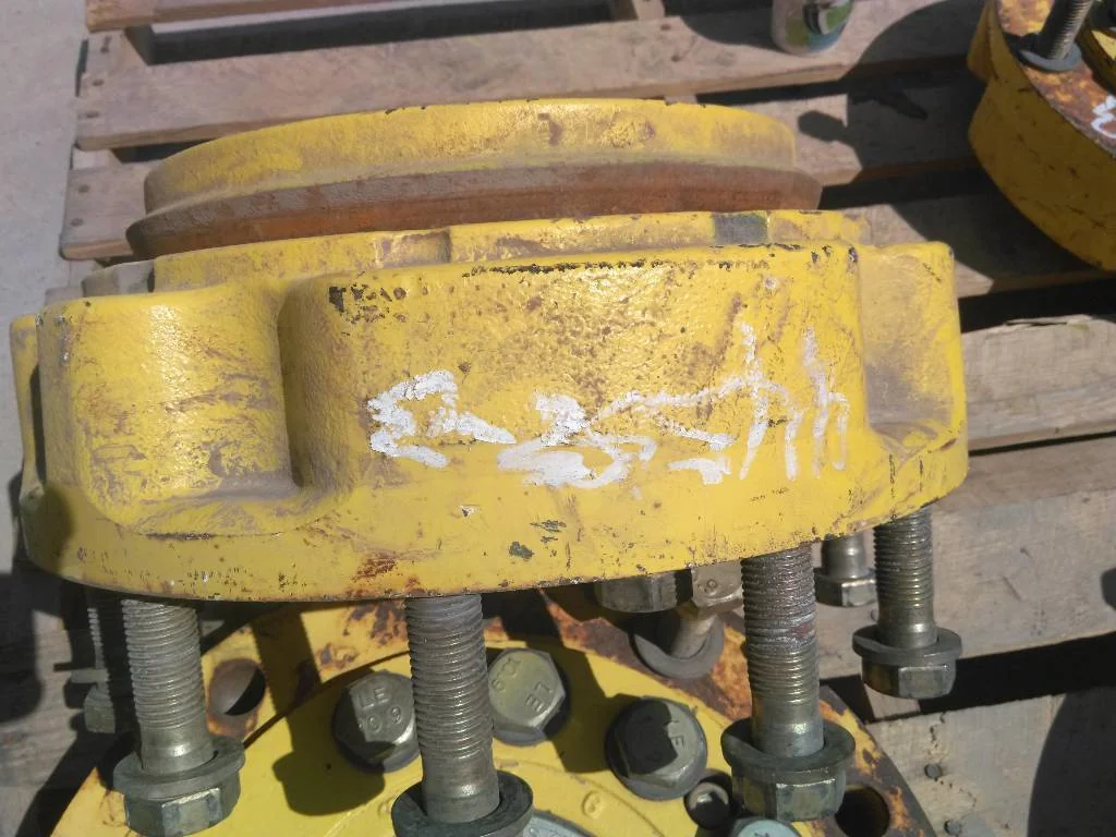 Used 1000E110MY John Deere Hub (Missing Hardware) image 3