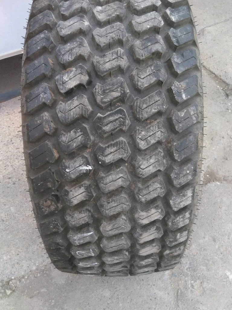 Used 44X18.00-20 6 PLY Carlisle Multitrac  TL R-3 85-90%  (DOT 3220) image 2