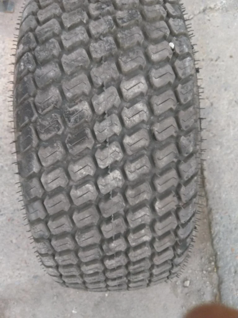 Used 27X10.50-15 8 PLY Carlisle Miltitrac C/S TL R-3 90-95% On 8 x 15 (6-6-4.62) Implement Wheel image 2