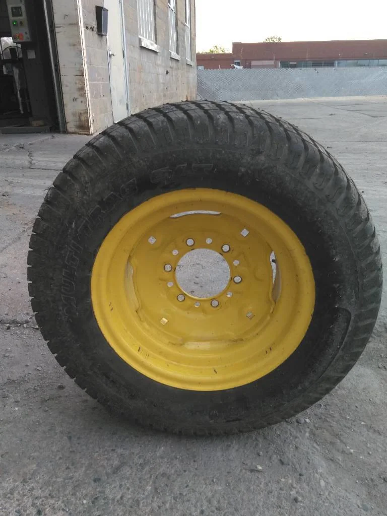 Used 27X10.50-15 8 PLY Carlisle Miltitrac C/S TL R-3 90-95% On 8 x 15 (6-6-4.62) Implement Wheel image 3
