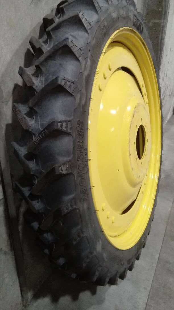 Take-Off 230/95R48 139D BKT Agrimax RT955 TL R-1 95-100% On 8 x 48 8-10.82-8.78 4/3 Rail With Disc image 2