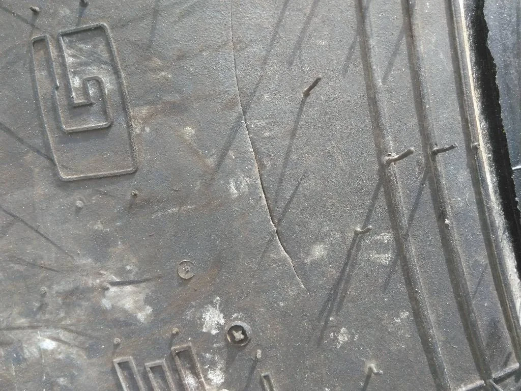 Take-Off 520/85R42 162A8 Goodyear Special Sure Grip TD8 TL R-2 95-100% Very Light Cut In Sidewall image 2