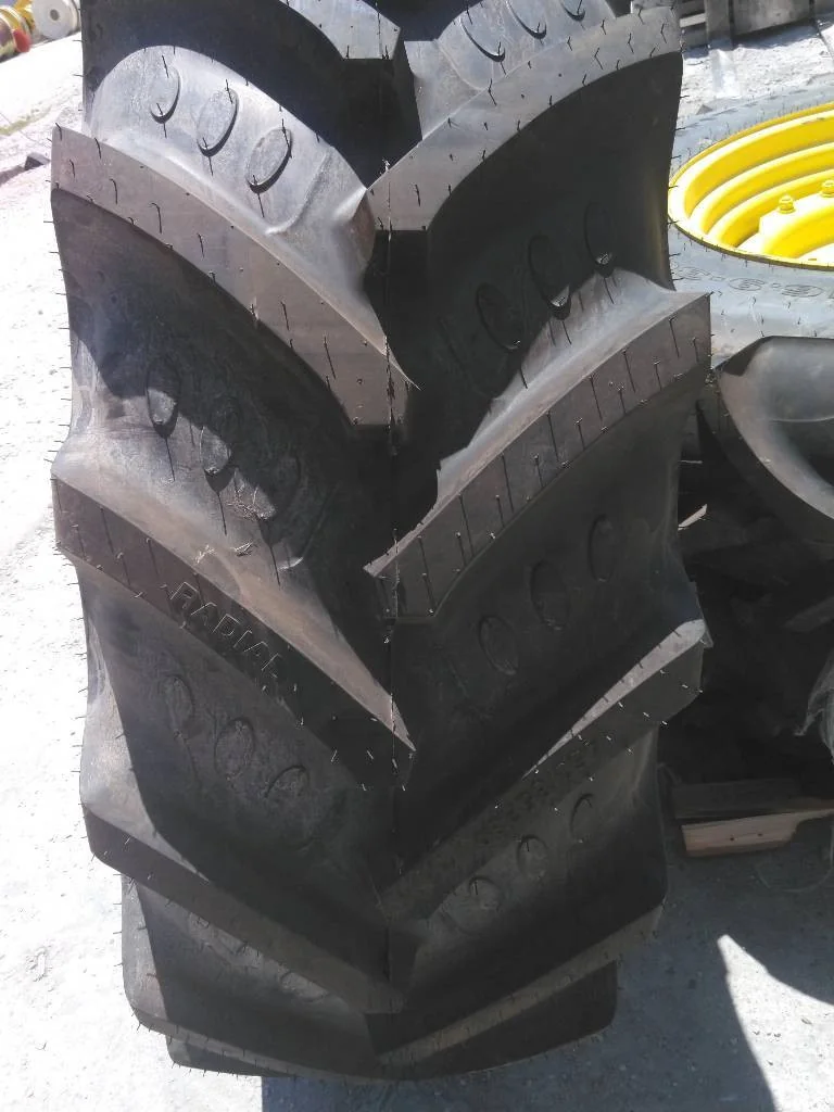 Take-Off 460/85R30 145A8 BKT Agrimax TL R-1W 95-100% On 15 x 30 8-8-6 4/2 Clamp/Disc image 3