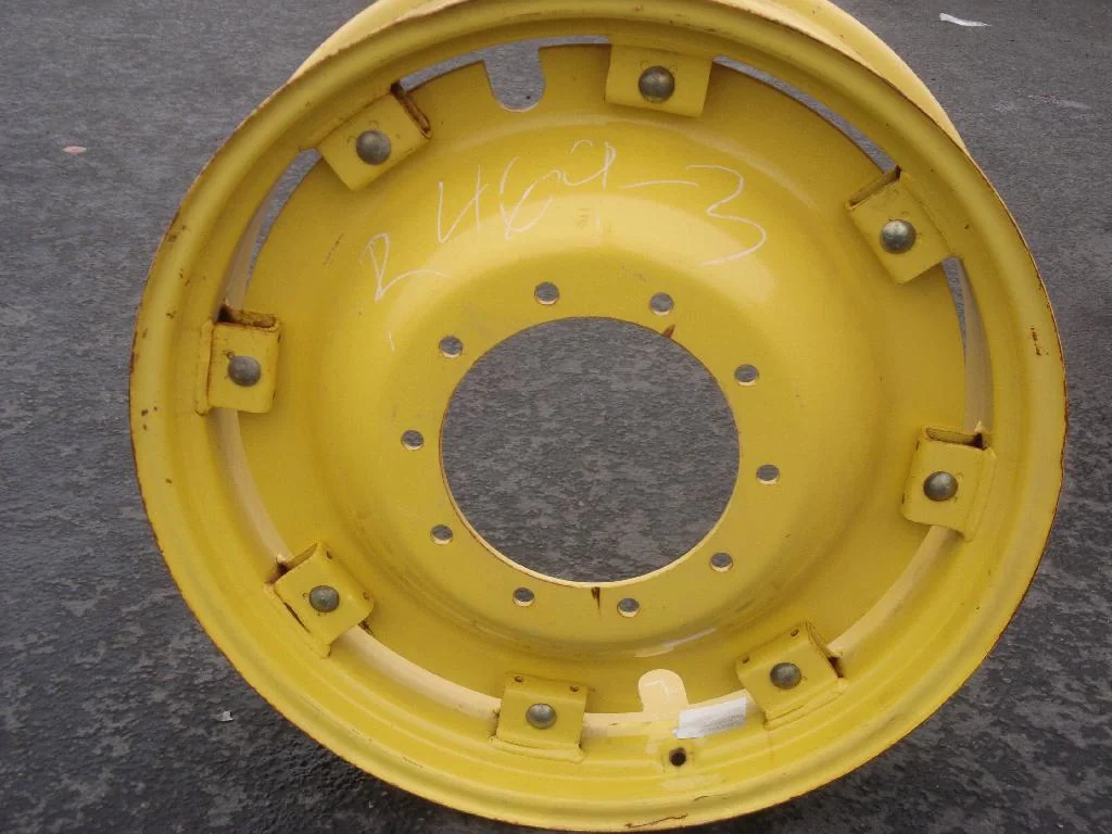 USED 10 X 32 UNVERFERTH 8 CLAMP YELLOW WHEEL (RCDW-1302)