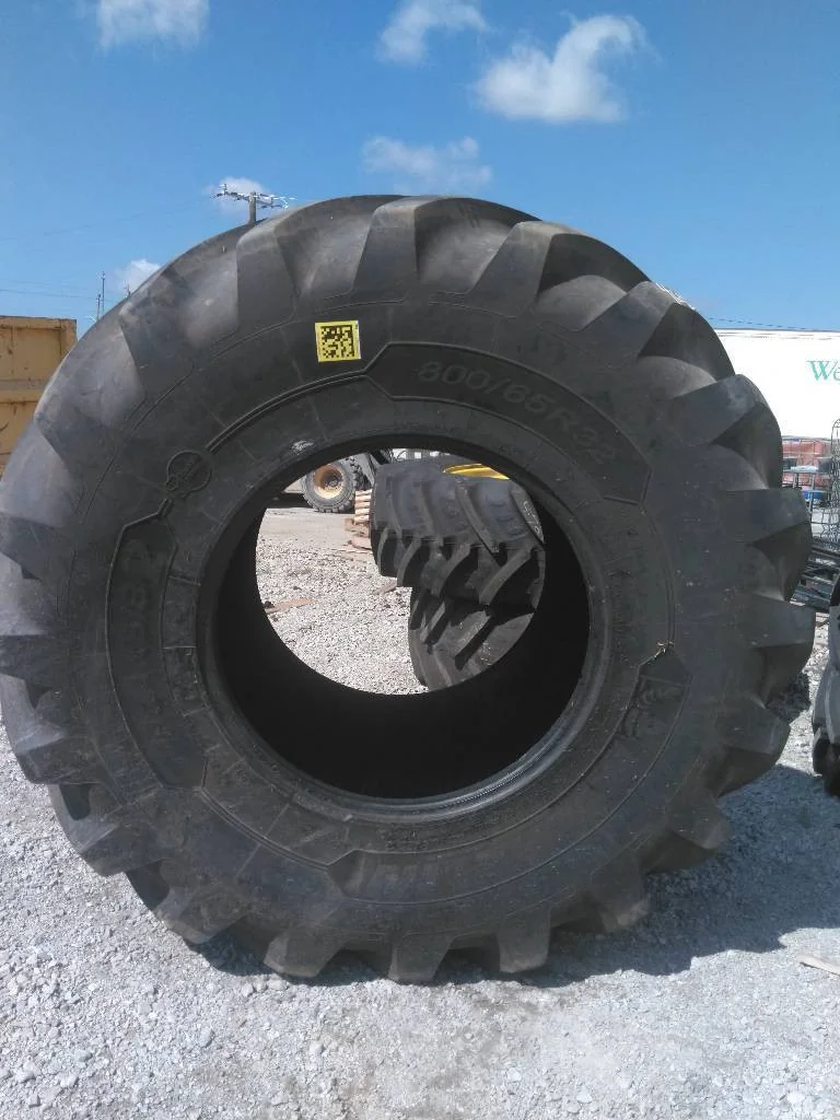 Take-Off 800/65R32 178A8 Michelin MegaXBib 2 TL R1W 95-100% (Slight Road Wear)