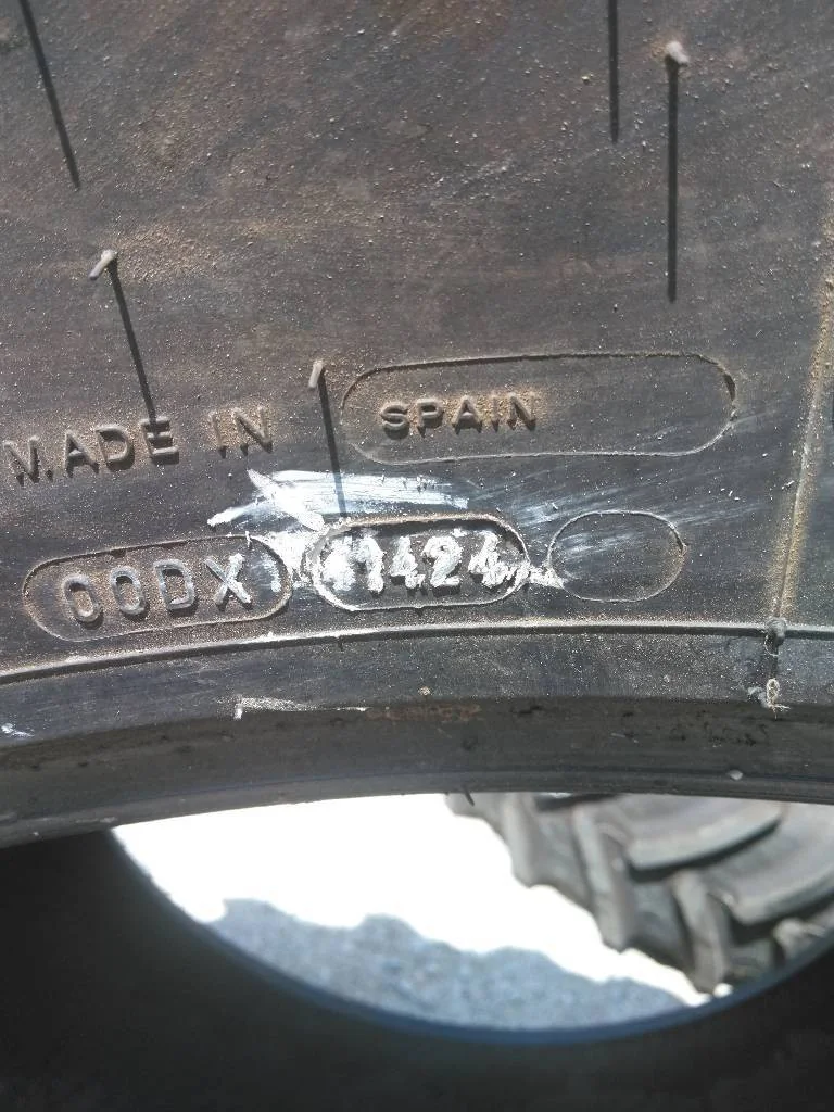 Take-Off 800/65R32 178A8 Michelin MegaXBib 2 TL R1W 95-100% (Slight Road Wear) image 4