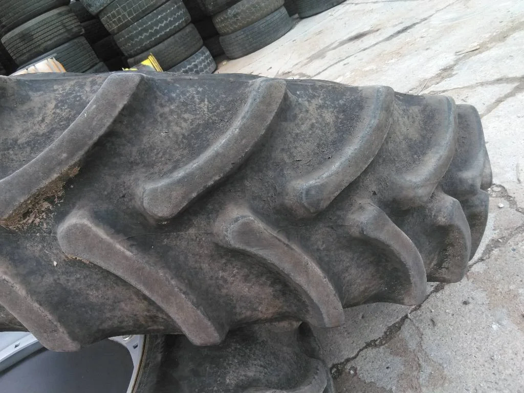 Used VF420/85R38 175A8 Firestone RAT DT TL R-1W 90-95% On 15 x 38 12-16.732-14.620 Waffle 3 Bolt image 4