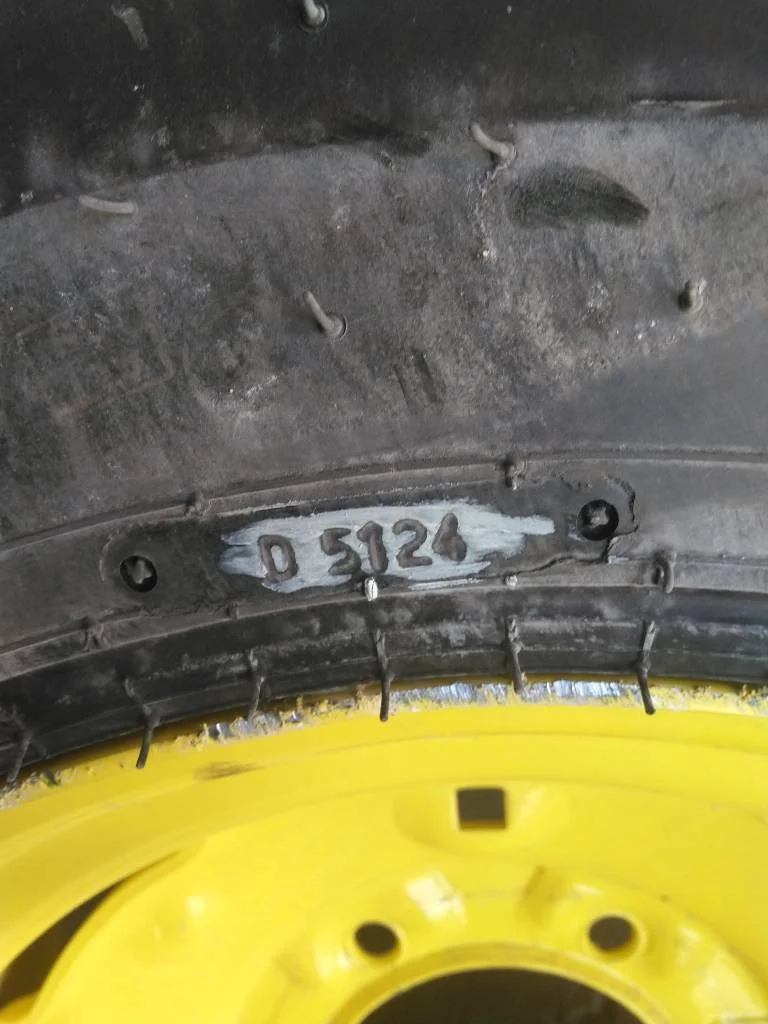 Take-Off 260/70-16.5 124A2 Galaxy XD2010 TL R-4 95-100% On 8.25 x 16.5 6-6-4.62 Implement Wheel image 3
