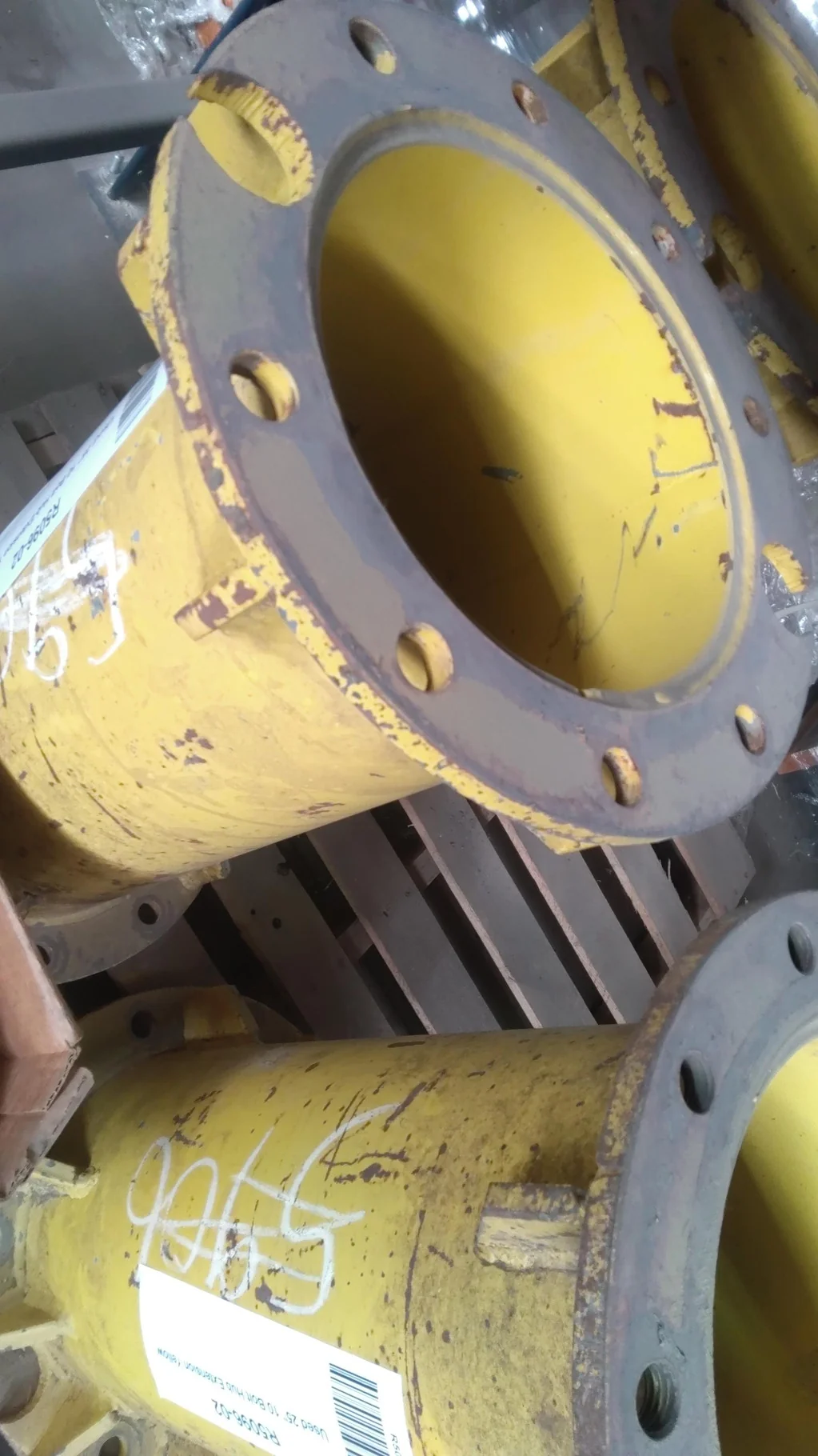 Used 25" Extension 10 Bolt Hub Yellow one has broken stud in the bolt