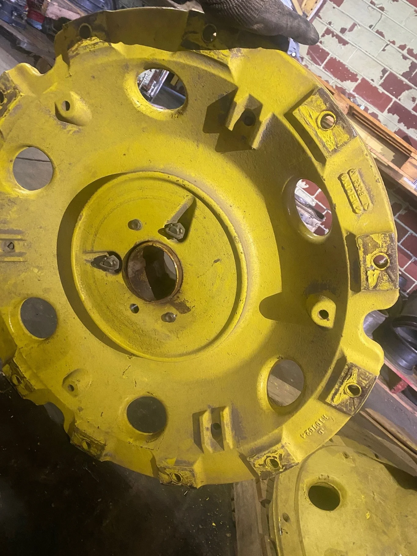 Used 12-32.047 JD Cast Yellow 110mm axle