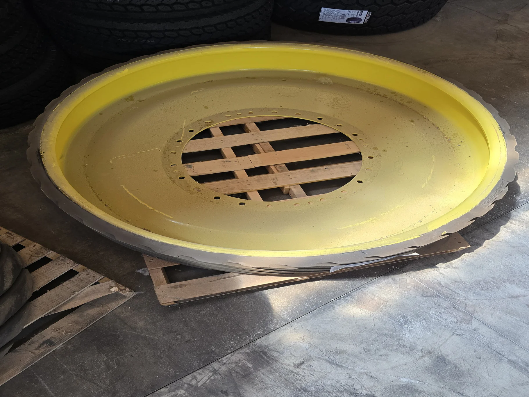 TAKE-OFF DRIVE WHEEL JD9030 JD9RT 8" WIDE POLY LEFT OEM image 2