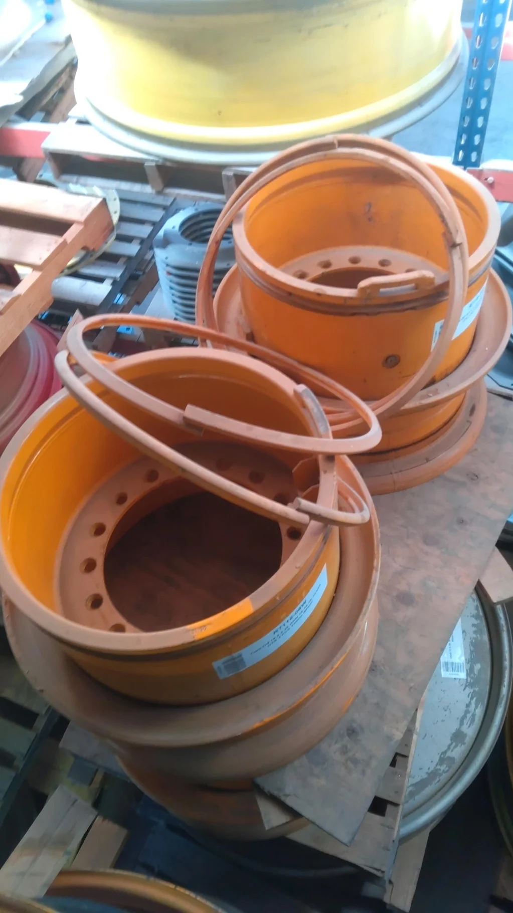 Take-Off 19.5 X 25 GKN 16-16.73-14.625 OTR 3 PCS Yellow Wheel image 4
