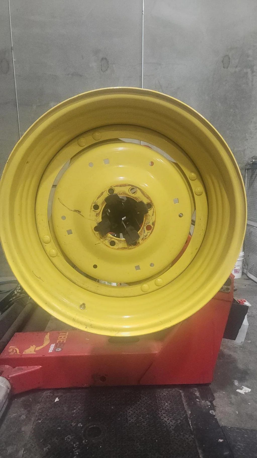 Used 15 x 30 8-8-6 4/2 Rail Yellow Wheel w/ Disc