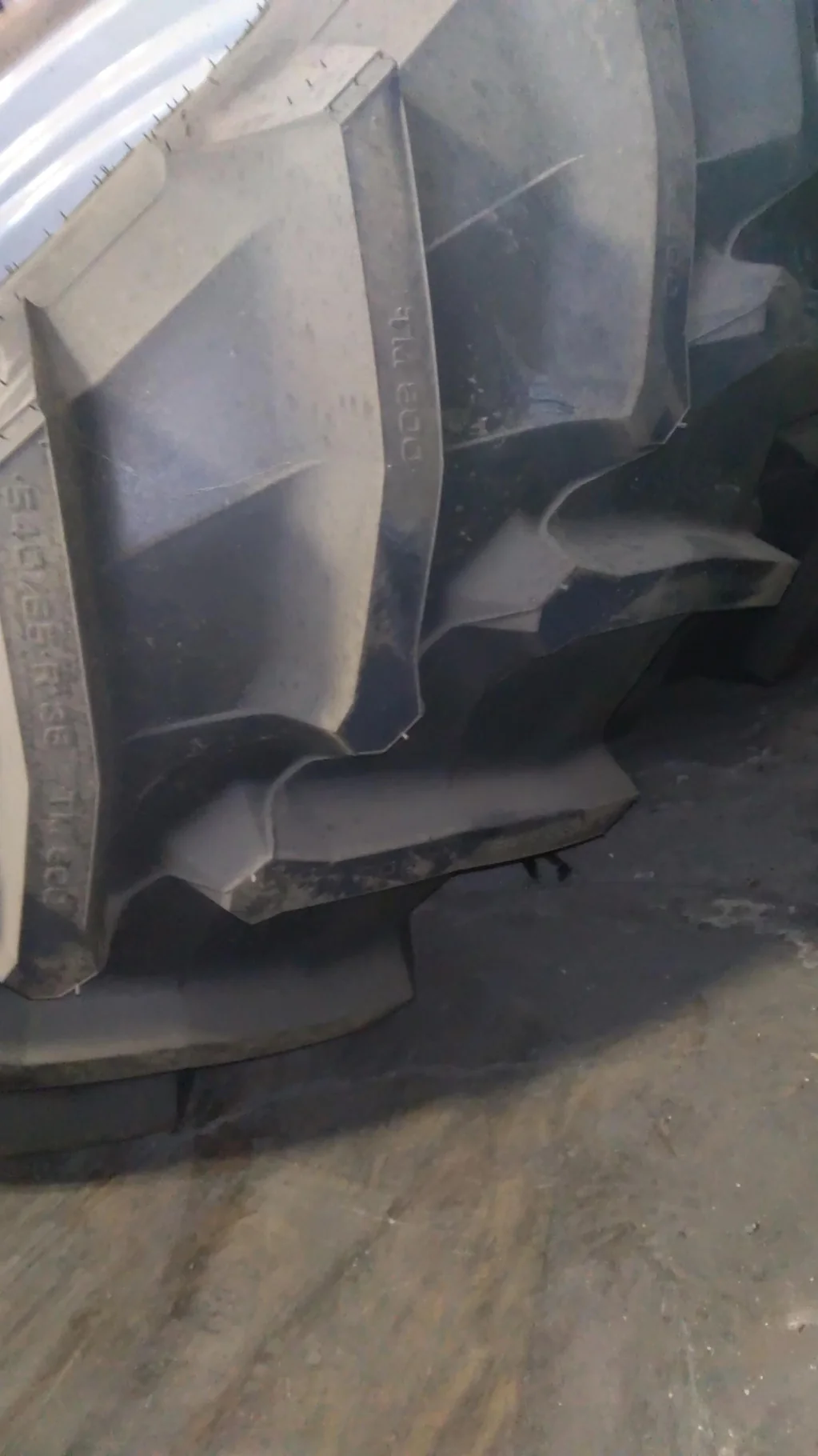 Take-Off 540/65R38 147D Trelleborg TM800 TL R-1W 95-100% on 16 X 38 10-13.19-11.07 Agco Silver Assem image 2