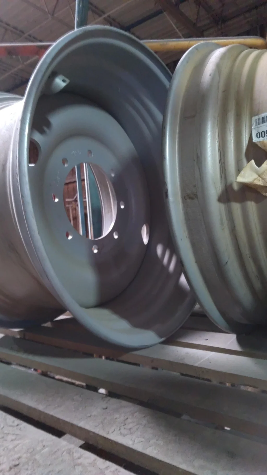 Take-Off 18 X 28 GKN 8-10.82-8.78 Solid Silver Wheel