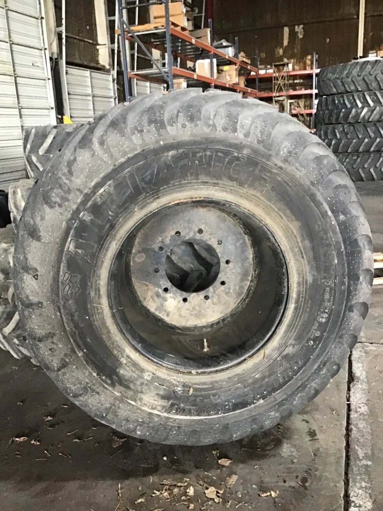 Used 24 X 22.5 10-11.25-8.78 Black Wheel image 4