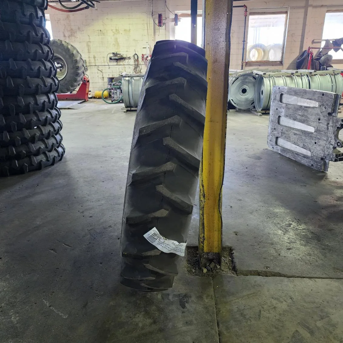 Used 12.4-42/10 Firestone Traction Field & Road TL R-1 80-85% image 2