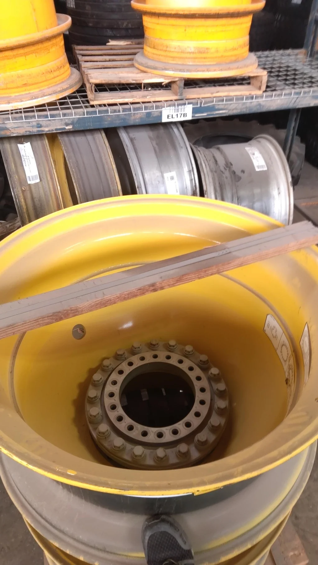 Used 18 X 42 20-18.504-15.372 Yellow Wheel W/SPACER image 3