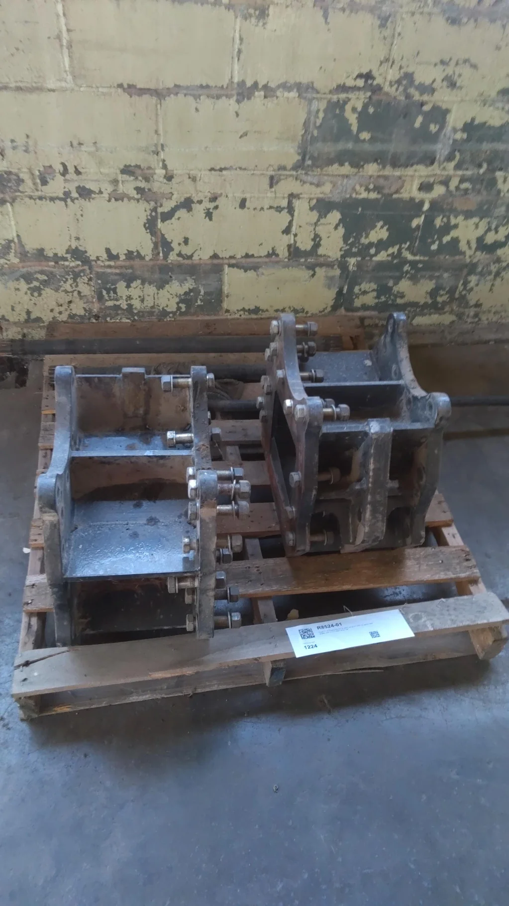 Used 11.25 Frame Ext Kit (2 exts), w/ (2) 41.375" 12 spline axle shafts, and (1) 117.625" truss rod image 2