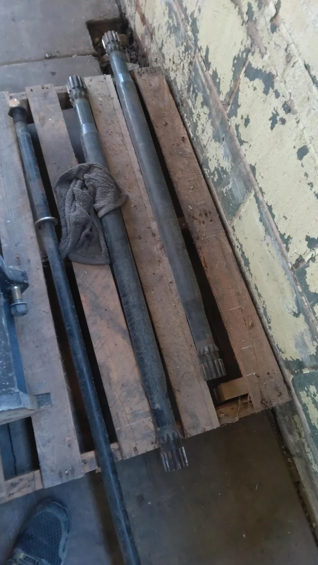 Used 11.25 Frame Ext Kit (2 exts), w/ (2) 41.375" 12 spline axle shafts, and (1) 117.625" truss rod image 5