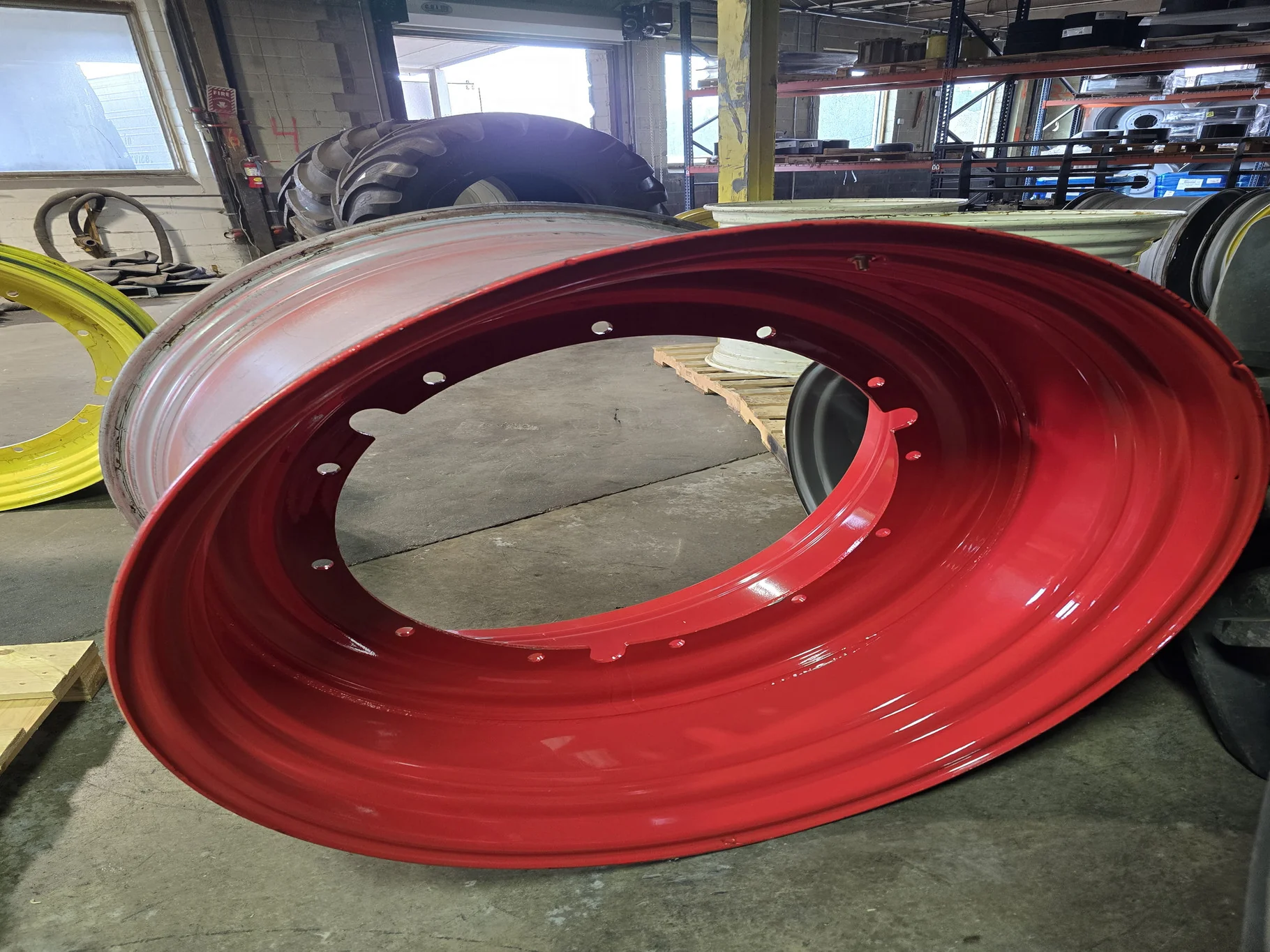 28 X 46 12-32.047-30.078 Rim & Rail Fendt Red Wheel