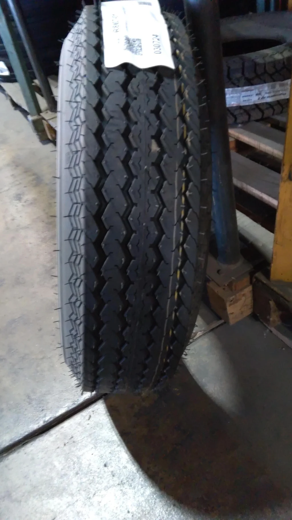 Take-Off 215/75-14/10 BKT ST180 Aramid Belted TL image 2