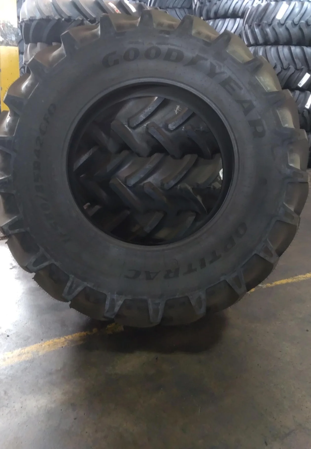 Take-Off IF580/85R42 CFO 178D GOODYEAR OPTITRAC R-1W TL image 4
