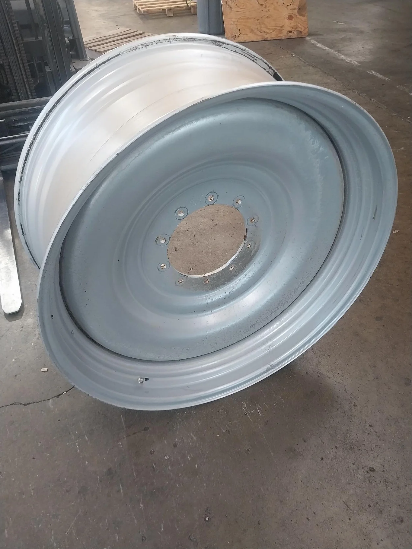 Take-Off 20 X 46 10-14.57-12.48-.67 Silver Wheel image 3