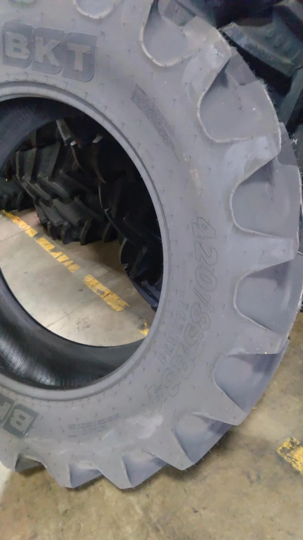 Take-Off 420/85R34 147A8 BKT AGRIMAX RT855 TL R-1W