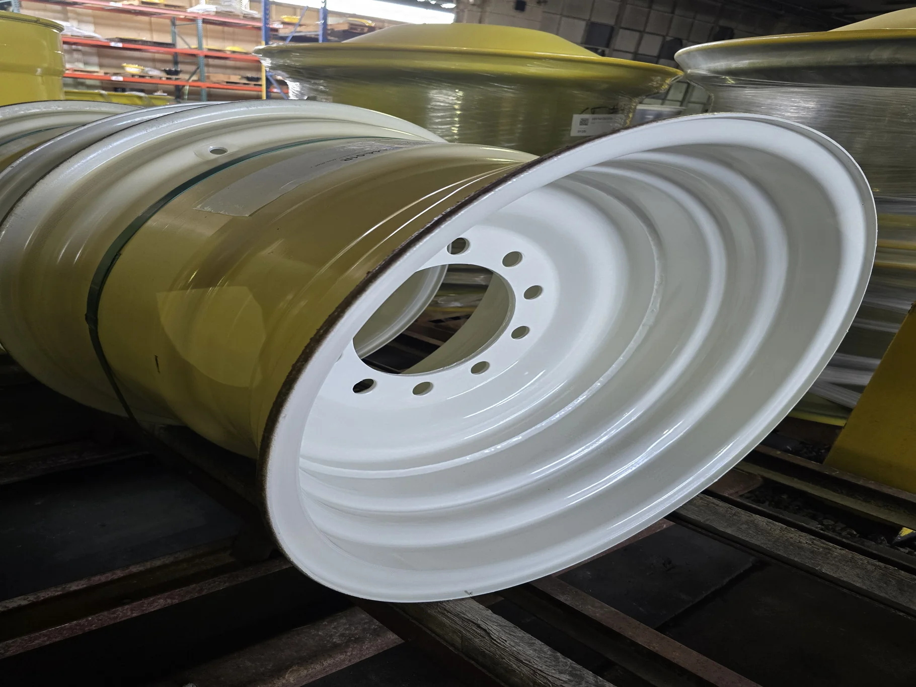 20 X 26 10-11.25-8.75 Bud Nut White Wheel Reconditioned image 2