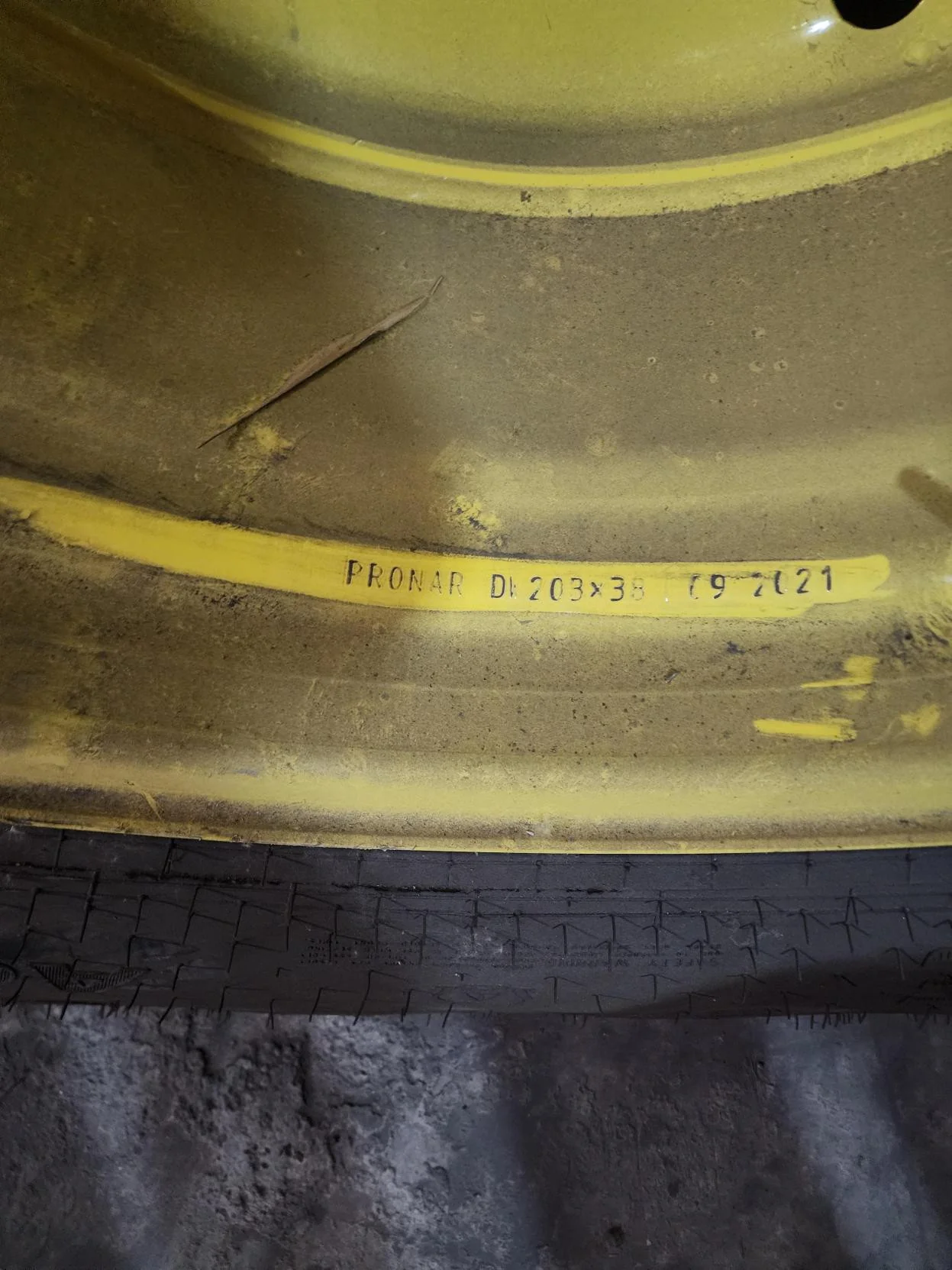 USED 20 X 38 12-13.976-11.857-5.31 OUTSET YELLOW image 4