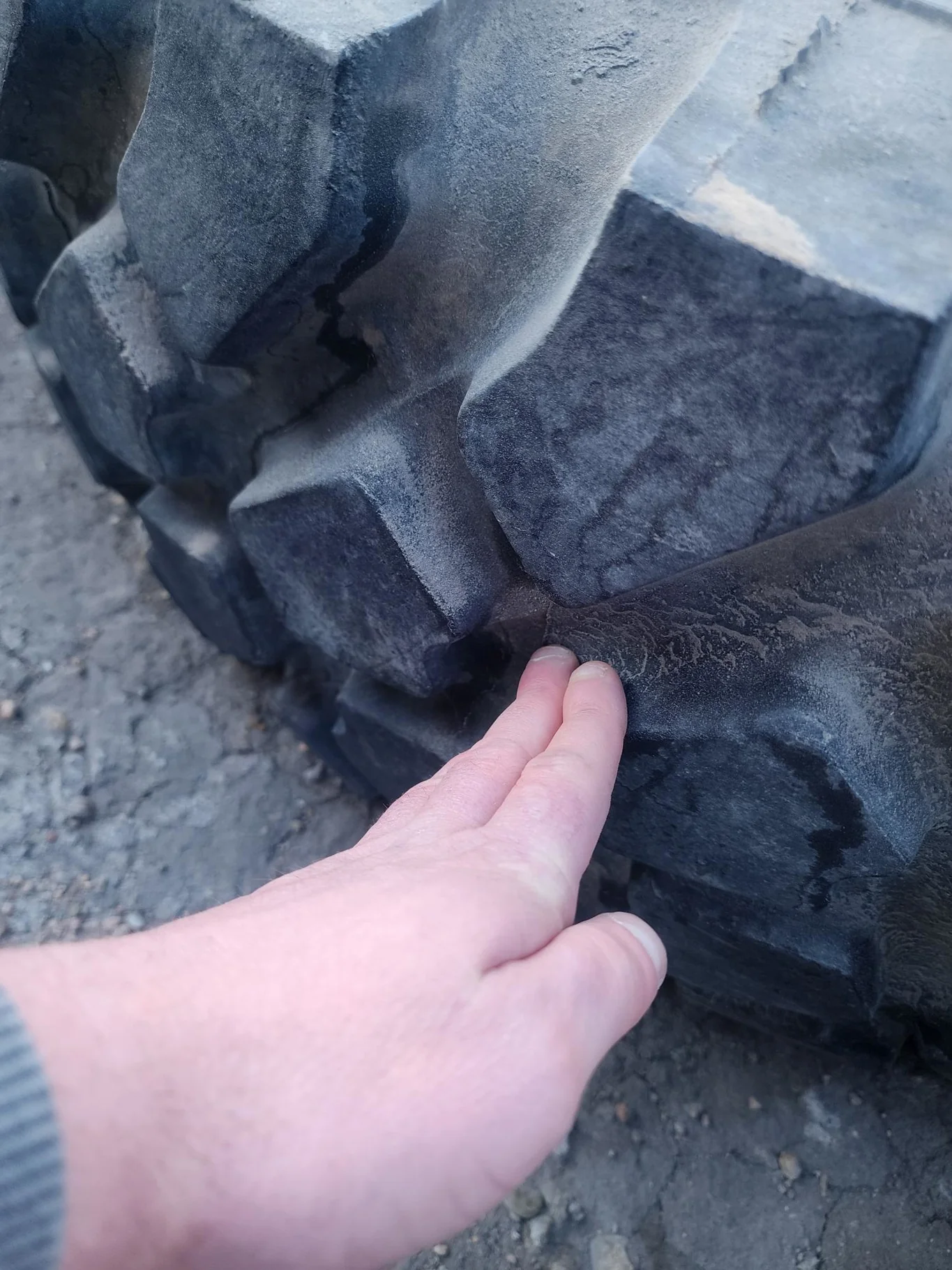 U1600R20 (1600R20 Military Tire)
