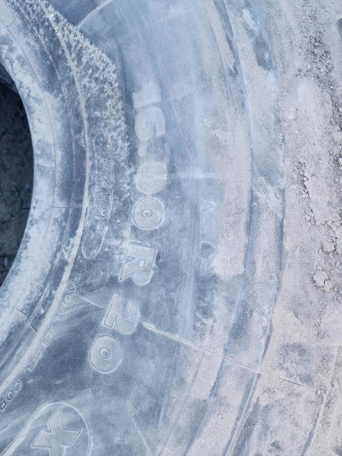 U1600R20 (1600R20 Military Tire) image 4