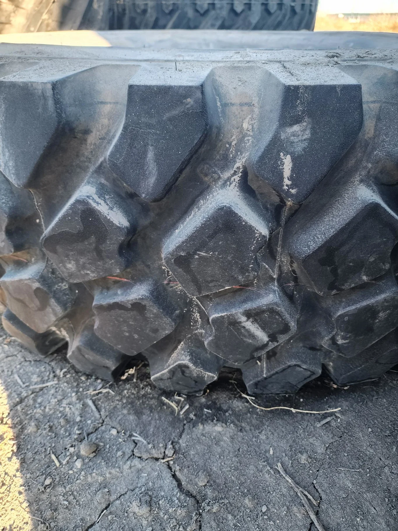 U1600R20 (1600R20 Military Tire) image 9