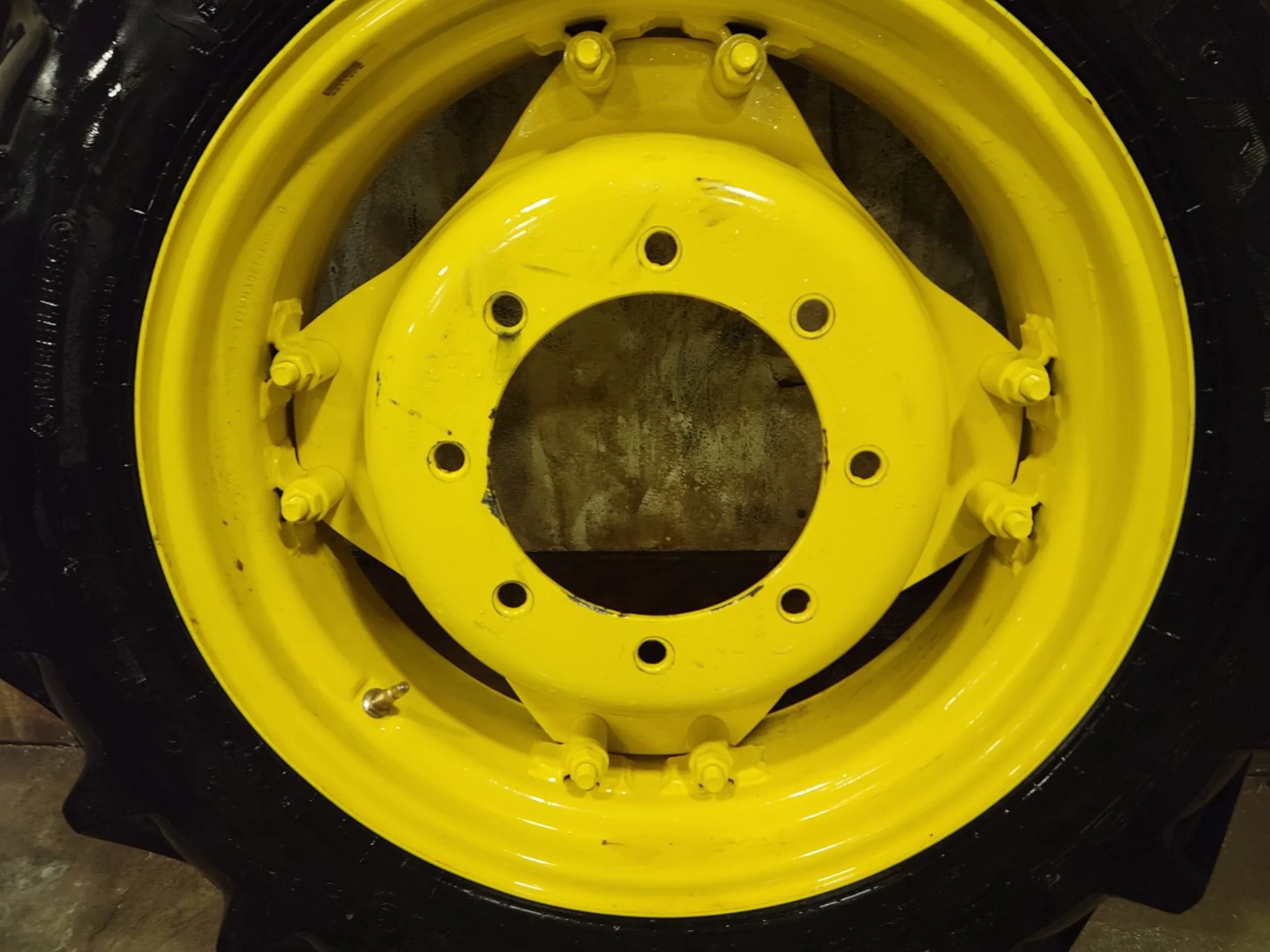 Used 9.5-24 Galaxy Agri Trac II R-1 (105A6) TL 98% on a 8 x 24 JD Yellow 8-10-8 GKN style wheel image 2
