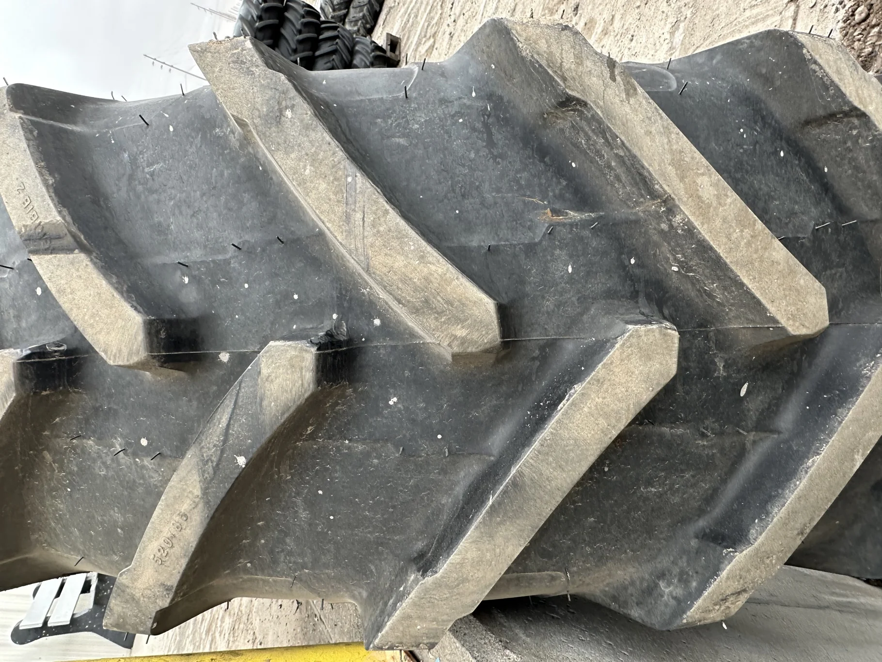 USED 520/85R42 (20.8R42) Michelin AgriBib 2 R-1W (162A8/162B) TL 95% on  18 X 42 8-Bolt CIH S Stub image 4
