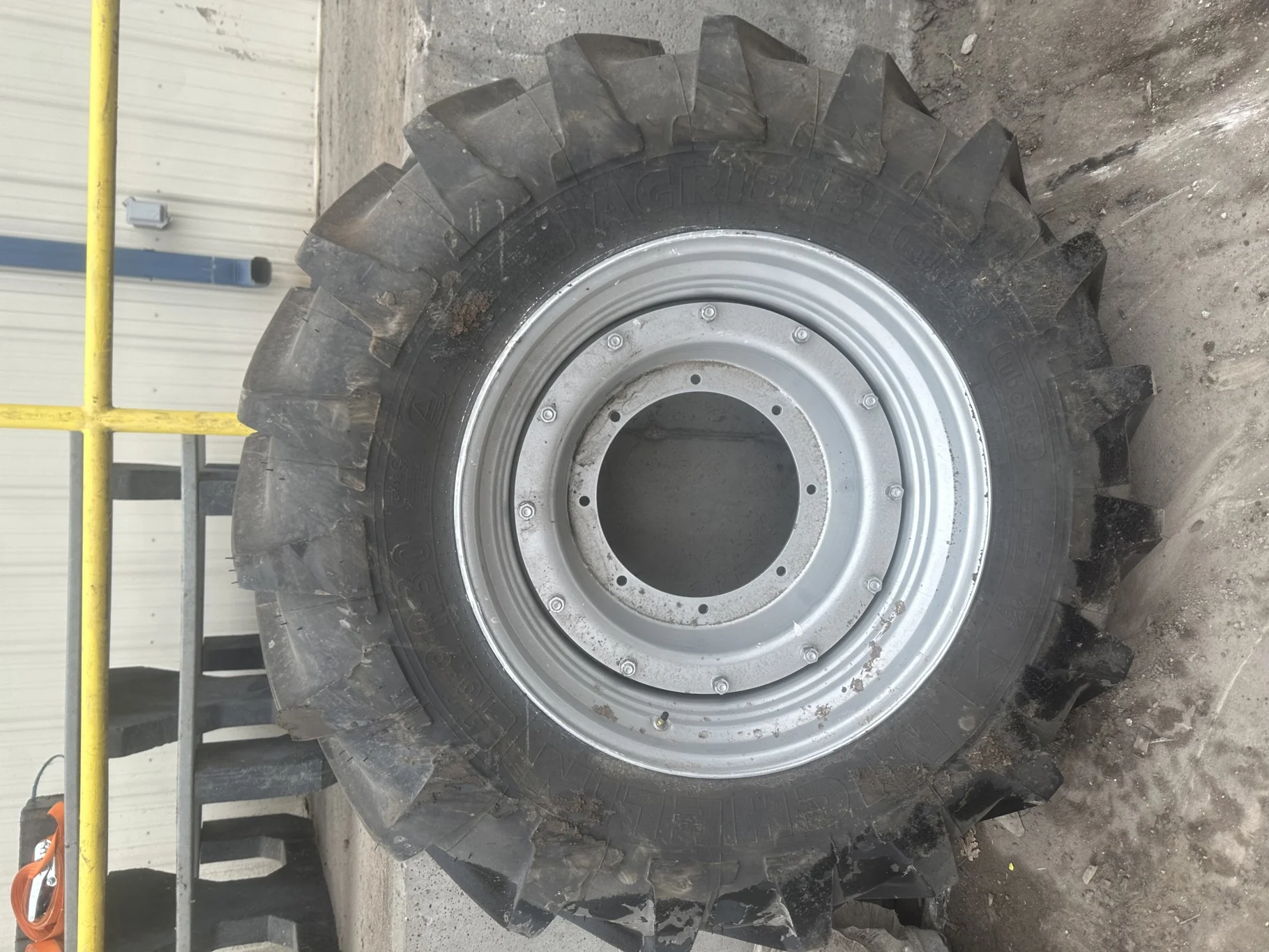 Take-Off 16.9R30 137A8/134B Michelin AgriBib R-1W TL 95-100% On 14 X 30 Silver Wheel image 2